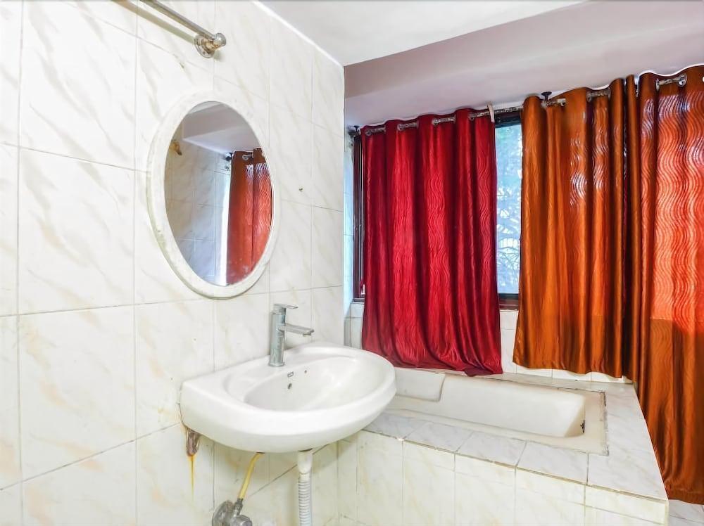 Hotel Evergreen Mumbai  Buitenkant foto