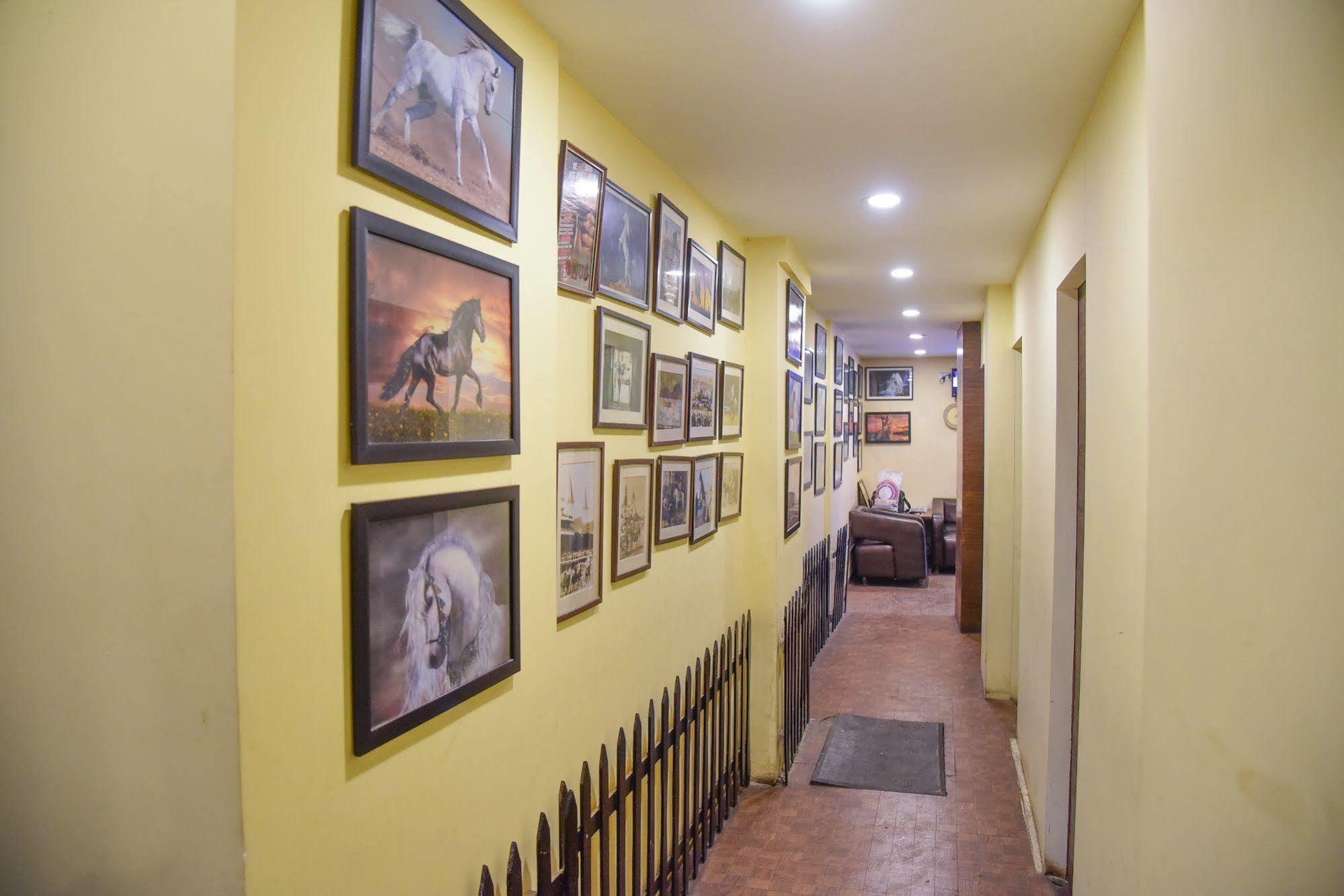 Hotel Evergreen Mumbai  Buitenkant foto