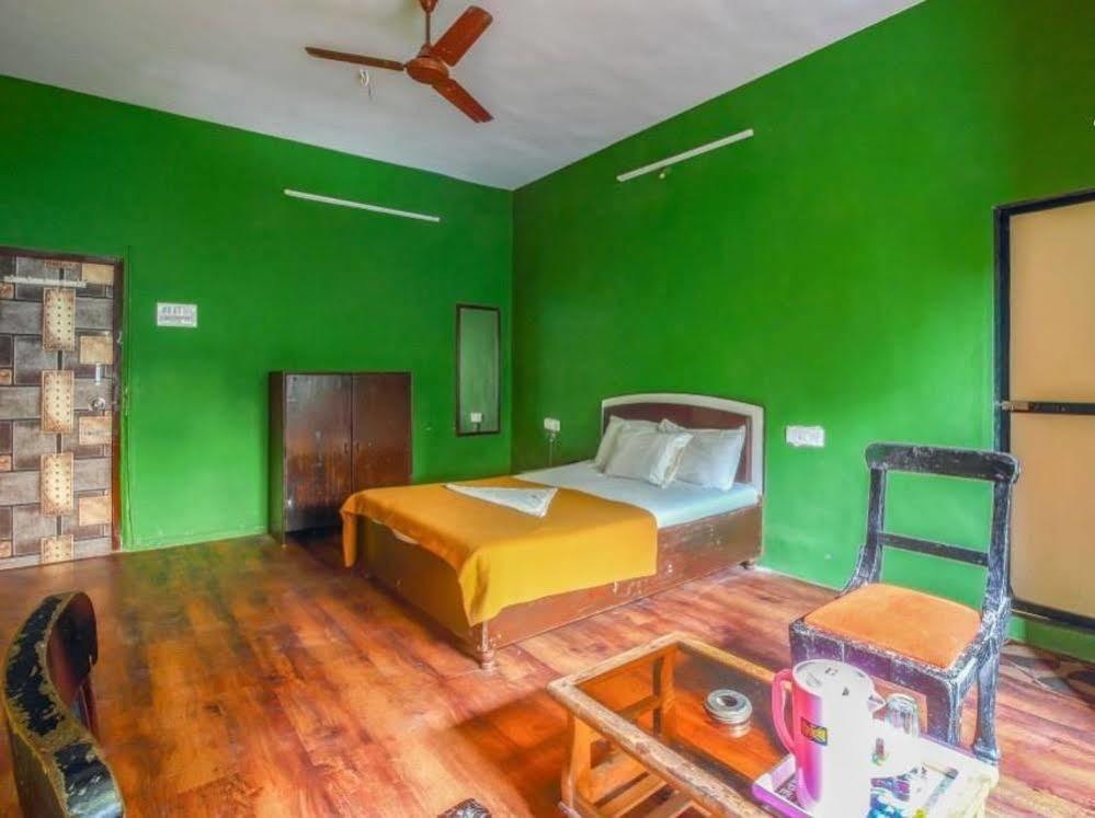 Hotel Evergreen Mumbai  Buitenkant foto